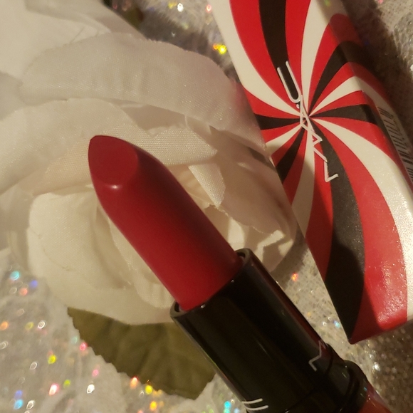 🧚‍♀️WILD CARD Mac DISCONTINUED Holiday Lipstick NWT - Picture 7 of 7